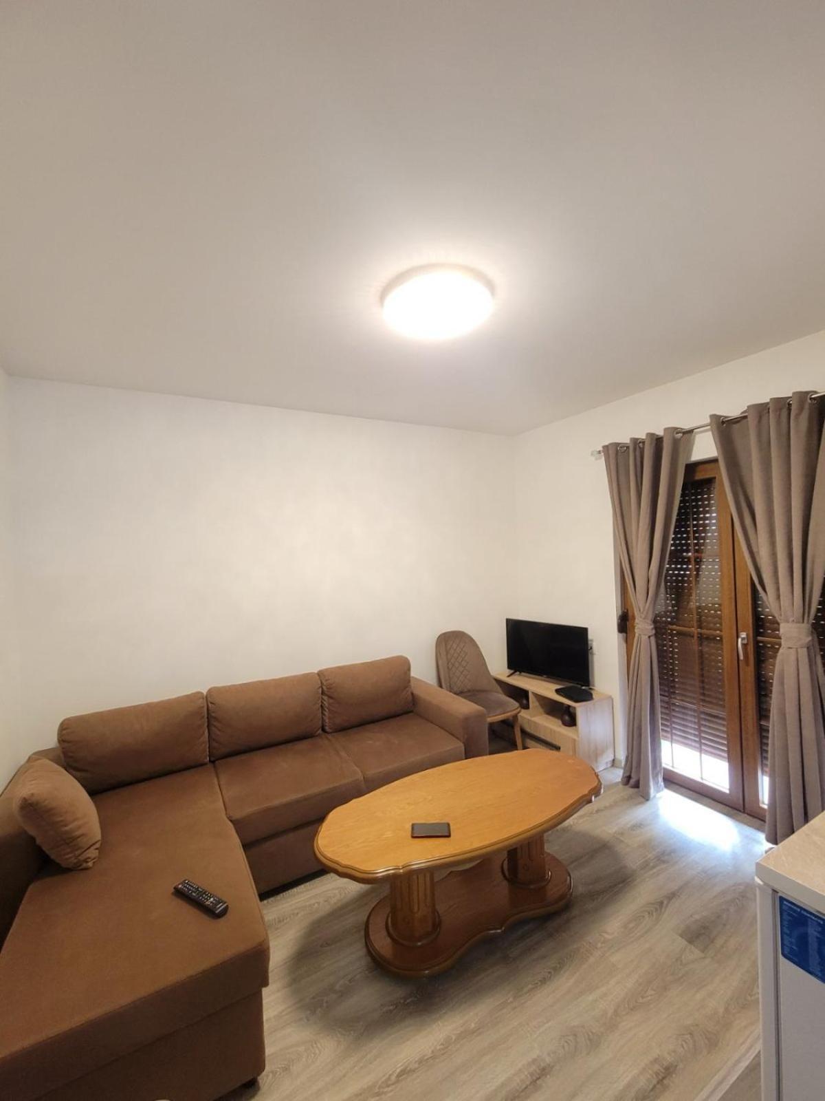 Eleon Motel Brezoviça Dış mekan fotoğraf