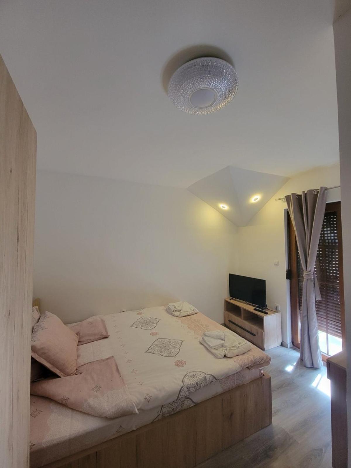 Eleon Motel Brezoviça Dış mekan fotoğraf